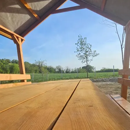 Romantikus Erdei Kunyho Jakuzzival Heviz Koezeleben Апартаменты Rezi