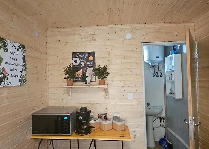 Romantikus Erdei Kunyho Jakuzzival Heviz Koezeleben *