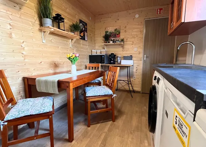 Romantikus Erdei Kunyho Jakuzzival Heviz Koezeleben Apartment *